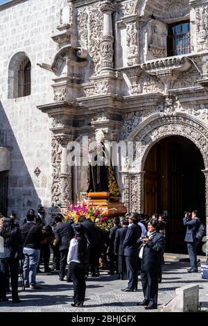 Processione di San Agustín nella chiesa di San Agustín, la città di Arequipa, Perù, Sud America. Foto Stock