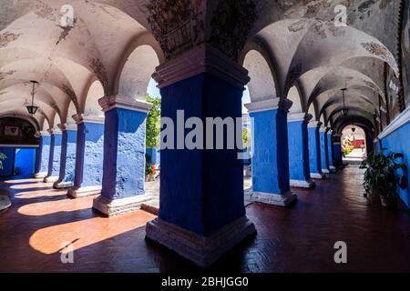 Convento e monastero di Santa Catalina de Siena (1579) ad Arequipa, Perù, Sud America. Patrimonio mondiale (UNESCO). Foto Stock