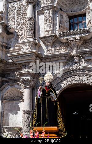 Processione di San Agustín nella chiesa di San Agustín, la città di Arequipa, Perù, Sud America. Foto Stock
