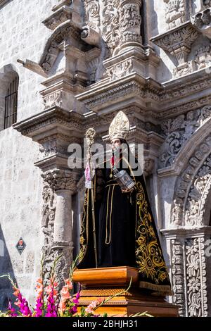 Processione di San Agustín nella chiesa di San Agustín, la città di Arequipa, Perù, Sud America. Foto Stock