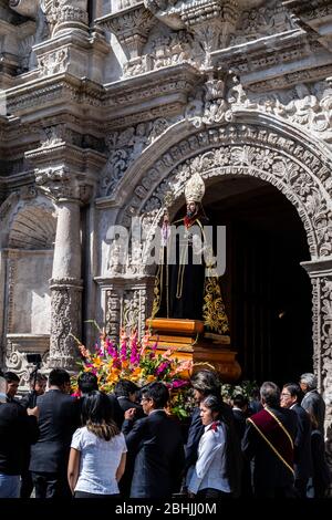 Processione di San Agustín nella chiesa di San Agustín, la città di Arequipa, Perù, Sud America. Foto Stock