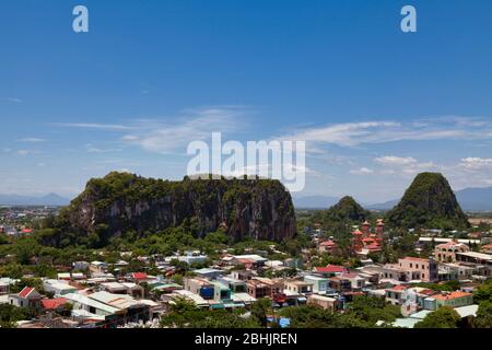 Da Nang, Vietnam - Agosto 21 2018: Tempio di Zhongshan nel mezzo delle montagne di marmo. Foto Stock