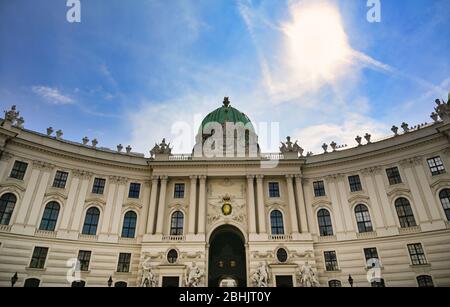 Vienna, Austria - 19 maggio 2019 - il Palazzo Hofburg è un complesso di palazzi della dinastia asburgica situata a Vienna, Austria. Foto Stock