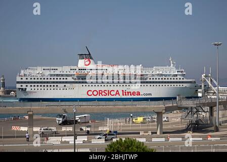 Traghetto dalla Corsica che arriva al bassin de la Joliette a Marsiglia Foto Stock