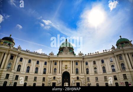 Vienna, Austria - 19 maggio 2019 - il Palazzo Hofburg è un complesso di palazzi della dinastia asburgica situata a Vienna, Austria. Foto Stock