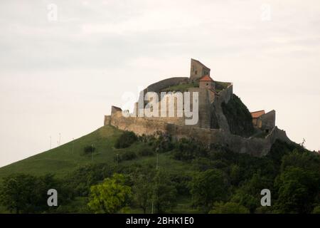 Le rovine della Cittadella di Rupea del XIII secolo in Romania Foto Stock