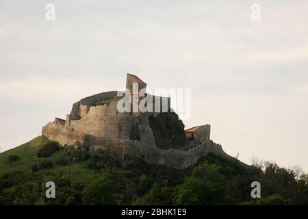 Le rovine della Cittadella di Rupea del XIII secolo in Romania Foto Stock