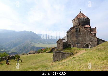 Complesso medievale del monastero di Haghpat (Haghpatavank). Costruzione religiosa in pietra conosciuta come Cattedrale del Santo segno (Surp Nshan) in Armenia. Foto Stock