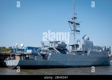 La nave tedesca di classe Oste Alster (A50) - marina ausiliaria - nel porto di Amburgo Foto Stock