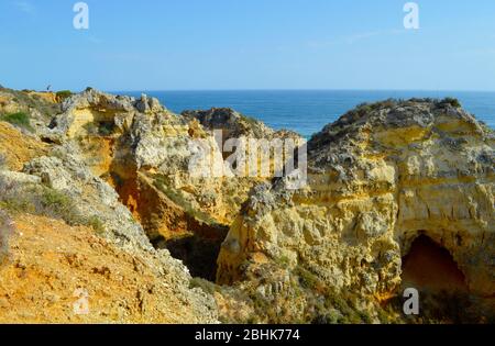 Ponta Da Piedade spettacolare formazione rocciosa sulla costa di Algarve in Portogallo Foto Stock