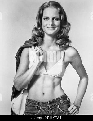 Michaela Hope, Ritratto pubblicitario di mezza lunghezza per il film, 'la risposta femminile', Trans American Films, 1973 Foto Stock