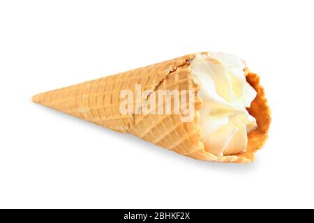 Gelato in una tazza di waffle isolata su sfondo bianco Foto Stock