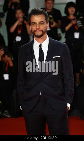 VENEZIA, ITALIA - SETTEMBRE 01: Wagner Moura cammina sul tappeto rosso della proiezione "Wasp Network" durante il 76esimo Festival del Cinema di Venezia Foto Stock