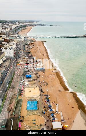 Vista aerea del lungomare di Brighton dalla torre di osservazione BA i360, Brighton, East Sussex, Inghilterra, GB, Regno Unito Foto Stock