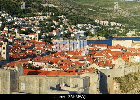 La città vecchia di Dubrovnik, vista dalla fortezza di Lovrijenac. Foto Stock