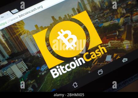 Ryazan, Russia - 29 marzo 2018 - Homepage di Bitcoin Cash criptovaluta in mostra di tablet PC, indirizzo web - bitcoincash.org Foto Stock