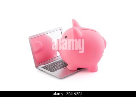 Piggy bank rosa su notebook isolato su bianco con percorso di ritaglio Foto Stock