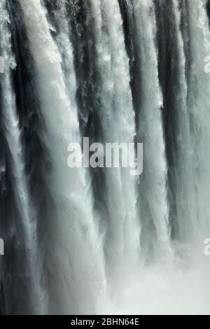 Victoria Falls o 'Mosi-oa-Tunya' (il fumo che tuona), e il fiume Zambesi, Zimbabwe / confine Zambia, Sud Africa Foto Stock