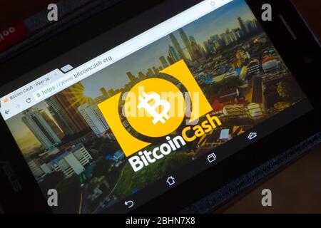 Ryazan, Russia - 29 marzo 2018 - Homepage di Bitcoin Cash criptovaluta in mostra di tablet PC, indirizzo web - bitcoincash.org Foto Stock