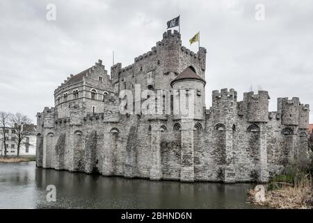 Castello medievale Gravensteen (Castello dei conti) a Gent, Belgio. Il castello attuale fu costruito nel 1180 dal conte Filippo d'Alsazia. Foto Stock