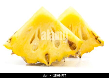 Fette di ananas isolati su sfondo bianco Foto Stock