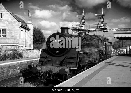 Treno a vapore della città di Peterborough 73050, ferrovia della valle di Nene, stazione di Wansford, Peterborough, Cambridgeshire, Inghilterra Foto Stock