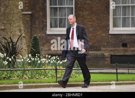Il professor Chris Whitty, il Chief Medical Officer per l'Inghilterra, arriva a Downing Street, Londra. Foto Stock