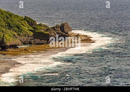 Bella costa dell'isola di Okinawa in Giappone Foto Stock