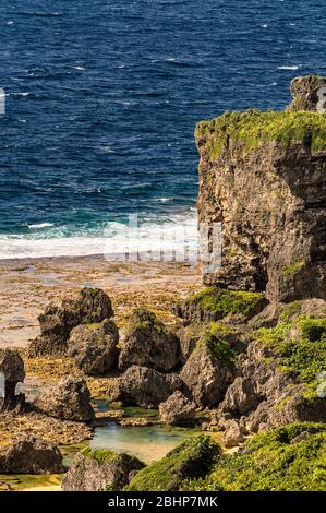 Bella costa dell'isola di Okinawa in Giappone Foto Stock