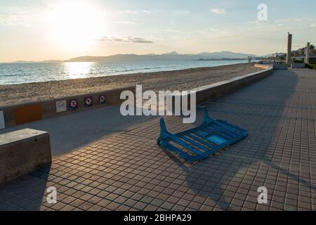 PALMA DE MALLORCA, SPAGNA - 23 2020 APRILE : Playa de Palma at - Corona Lock Down in Mallorca il 23 aprile 2020 a Palma de Mallorca, . (Foto di Thomas Reiner/ESPA-Images) Foto Stock