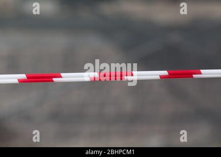 Nastro protettivo a righe di colore bianco-rosso Foto Stock