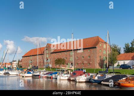 Porto e deposito, Toenning, Schleswig-Holstein, Germania, Europa Foto Stock