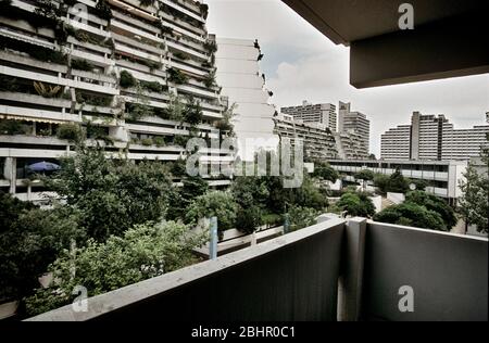 Olympic Village, balcone della ex sistemazione della squadra olimpica israeliana 1972 Conollystrasse 31 a Monaco, da dove i terroristi palestinesi hanno custodito l'appartamento di presa degli ostaggi. Foto Stock