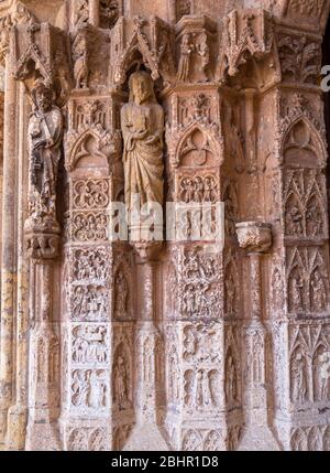 Portada de la Virgen Blanca o del juicio Final en la Catedral de León. Castilla León. España. Foto Stock