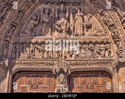 Portada de la Virgen Blanca o del juicio Final en la Catedral de León. Castilla León. España. Foto Stock