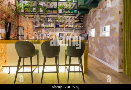 Caffetteria in stile loft in un cafe' urbano con open bar Foto Stock