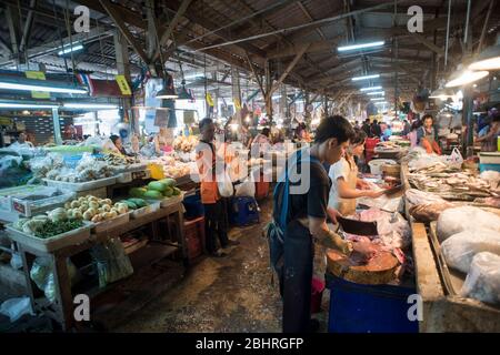 Mercato di strada a Samut Sakhon, Bangkok, Thailandia. Foto Stock