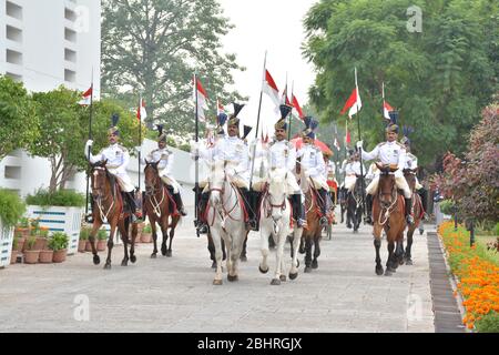 Islamabad / Pakistan - 3 novembre 2015: Battaglione di guardia d'onore dell'esercito pakistano, durante la cerimonia ufficiale alla presidenza di Aiwan-e-Sadr Foto Stock
