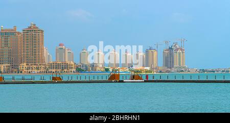 Doha, Qatar - Nov 21. 2019. Case residenziali a Pearl Island Foto Stock