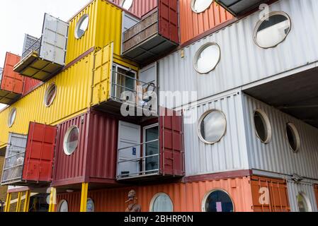 Trinity Buoy Wharf, Londra, è il luogo dell'unico faro di Londra, vicino alla confluenza del Tamigi e Bow Creek, Leamouth. Foto Stock