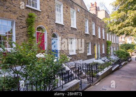 Londra- bella fila di case a schiera a Hampstead Foto Stock