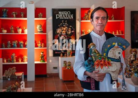 Mauro Phazan galleria di ceramica e studio d'arte. San Antonio quartiere Cali nella Valle Cauca, Colombia, Sud America. Ecuatorian El artista Foto Stock