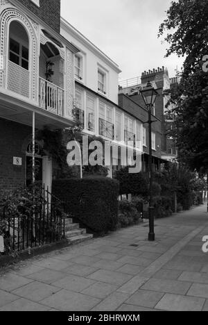 Architettura Georgiana balcone ornato bianco intricato decorazione Veranda 8 Lower Mall, Hammersmith, Londra W6 9DJ Foto Stock