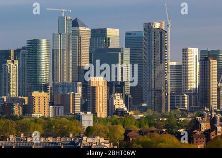 Vista sull'Isola dei cani e sul quartiere finanziario di Canary Wharf da Greenwich Park Foto Stock