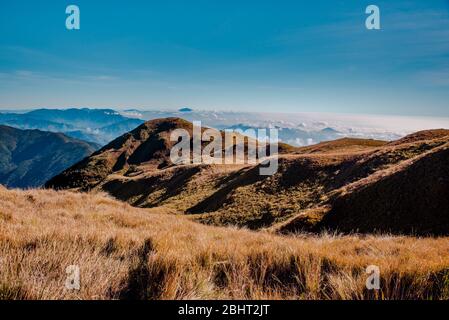 Creste di montagna di corrillera dalla cima del Monte Pulag, Benguet, Filippine. Foto Stock