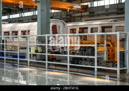 Changchun, provincia di Jilin / Cina - 11 luglio 2015: Sala di produzione di CRRC Changchun Railway Vehicles Co. Ltd, produttore cinese leader di high-sp Foto Stock