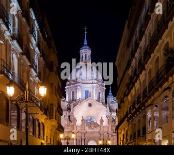 Basílica de Nuestra Señora del Pilar vista desde la calle Alfonso I. Saragozza. Aragón. España Foto Stock