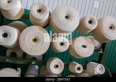 Spole di filato nel museo al Lowell National Park, Lowell, Massachusetts Foto Stock