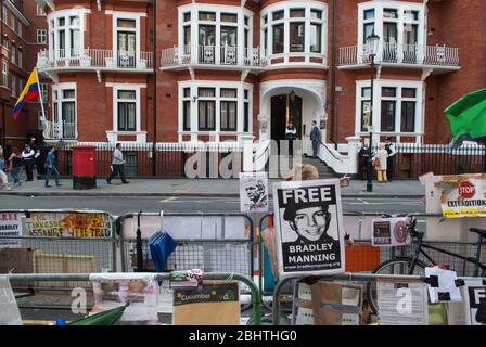 Julian Assange Wikileaks Free Bradley Manning Ecuador Ambasciata ecuadoriana 3 Hans Crescent Foto Stock