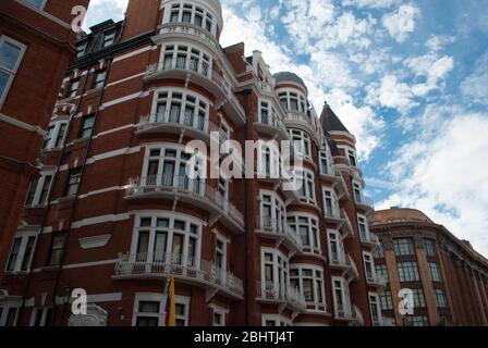 Architettura 1890 Red Brick Ecuador Ambasciata Julian Assange Wikileaks Red Brick 3 Hans Crescent, Knightsbridge, Londra SW1X Foto Stock